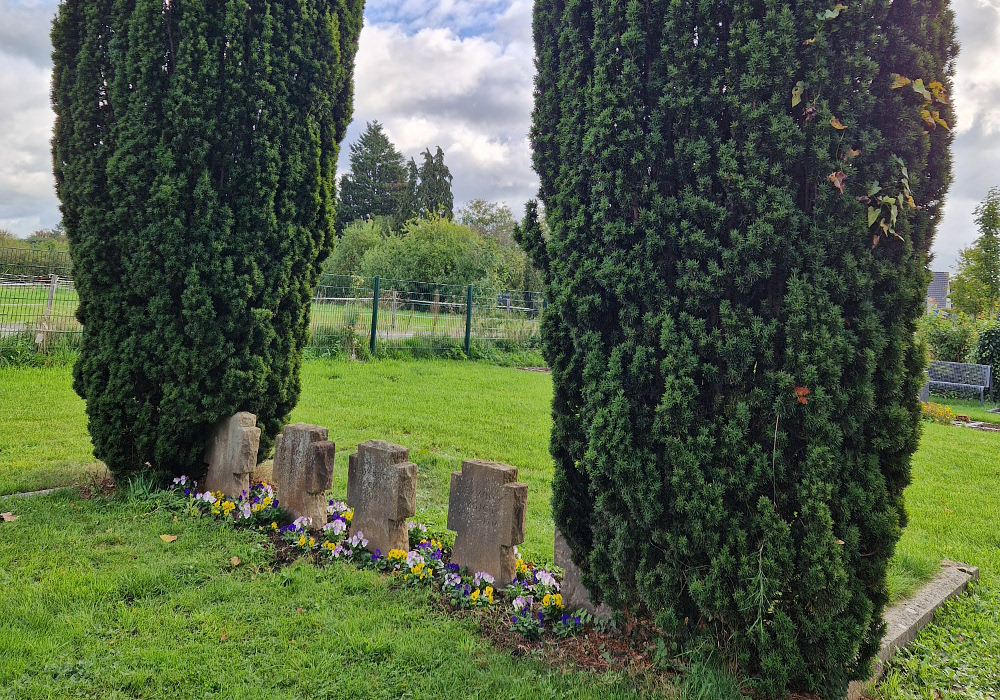 Kriegsgräber auf dem Reusrather Friedhof